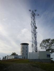 Couple who fled utility tower get $1 million